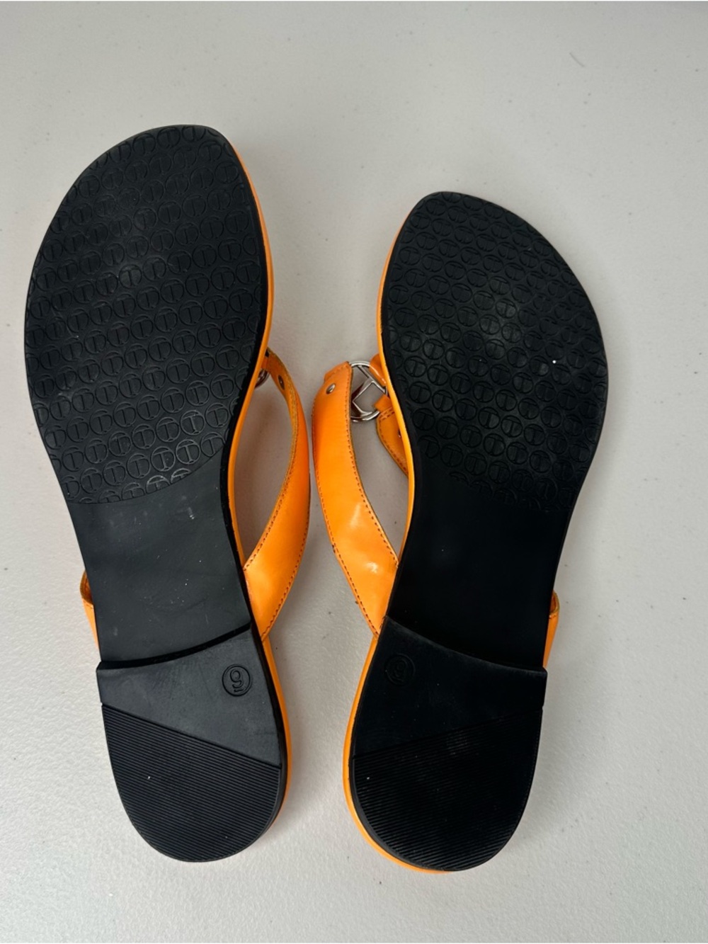 Talbots Orange Leather Thong Sandals Women’s Size 9 Silver Logo Hardware - Picture 5 of 7